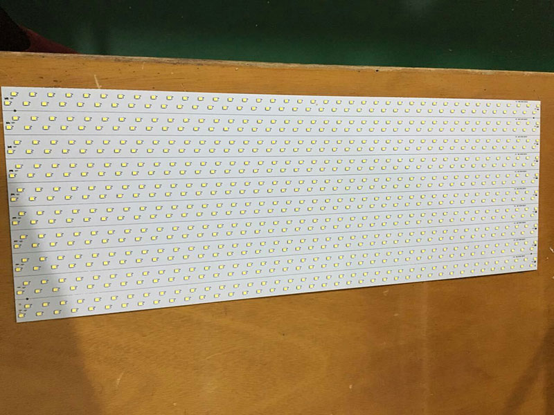 LED燈板SMT貼片加工
